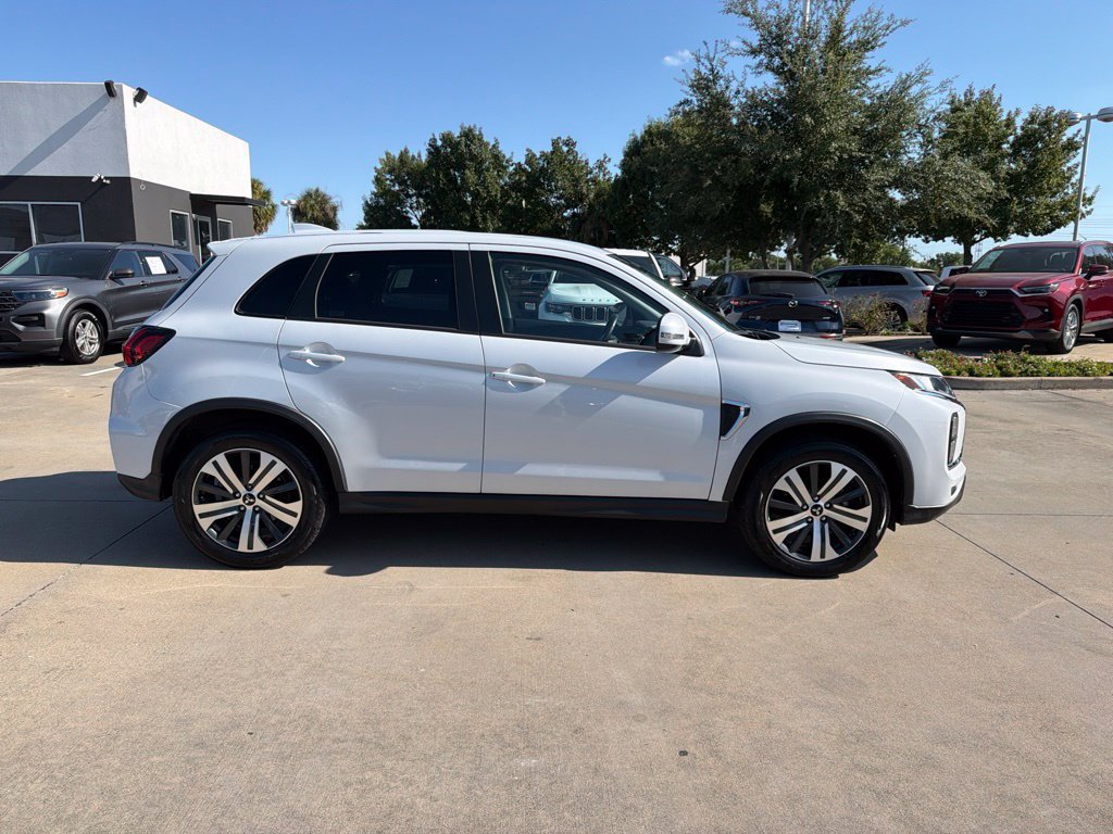 Used 2025 Mitsubishi Outlander Sport SE AWD/4WD image 2