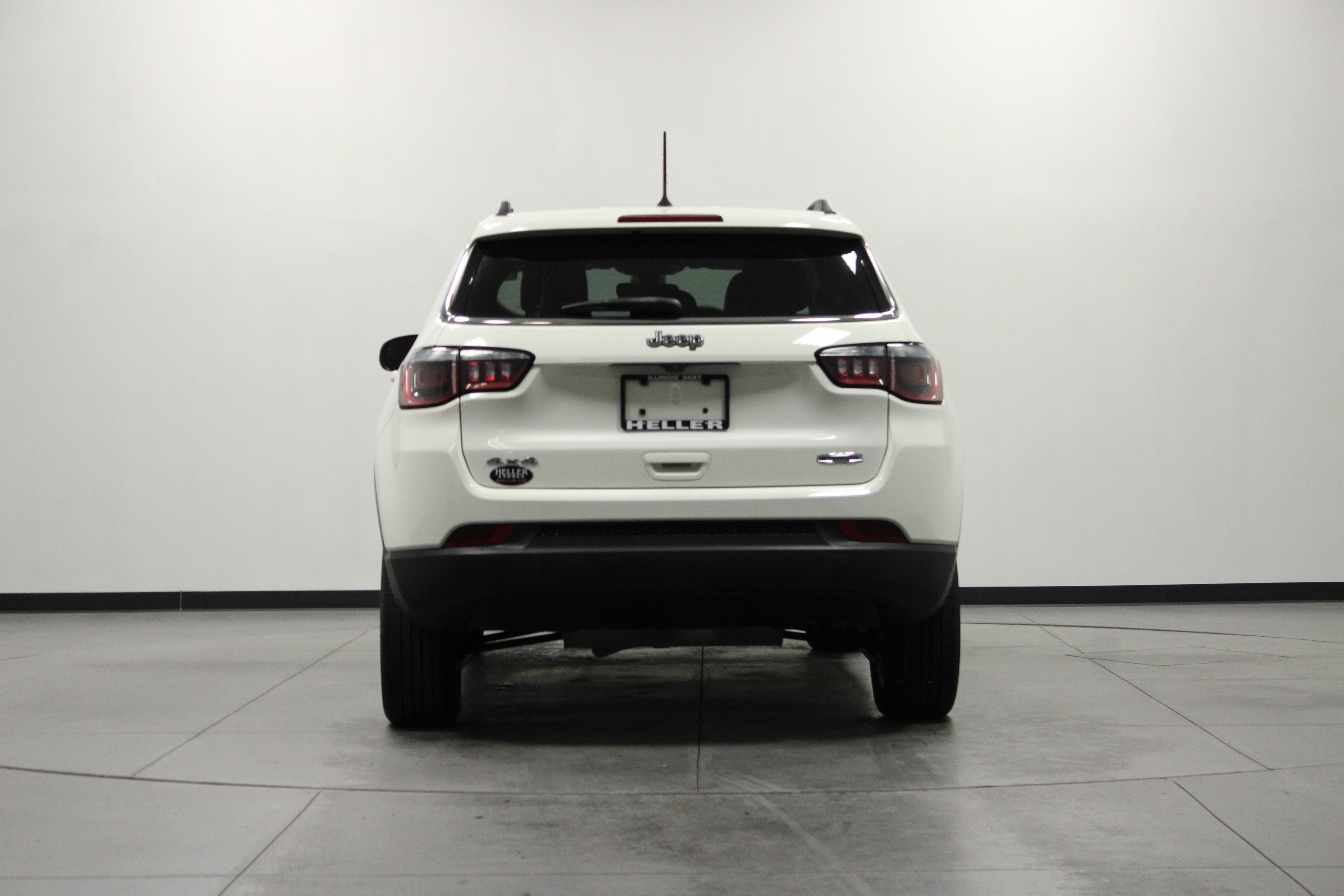 Used 2018 Jeep Compass Latitude AWD/4WD image 5