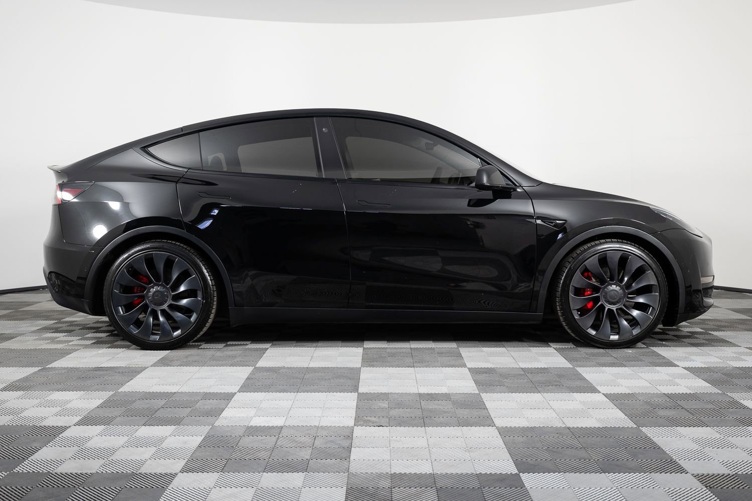 Used 2021 Tesla Model Y Performance image 9