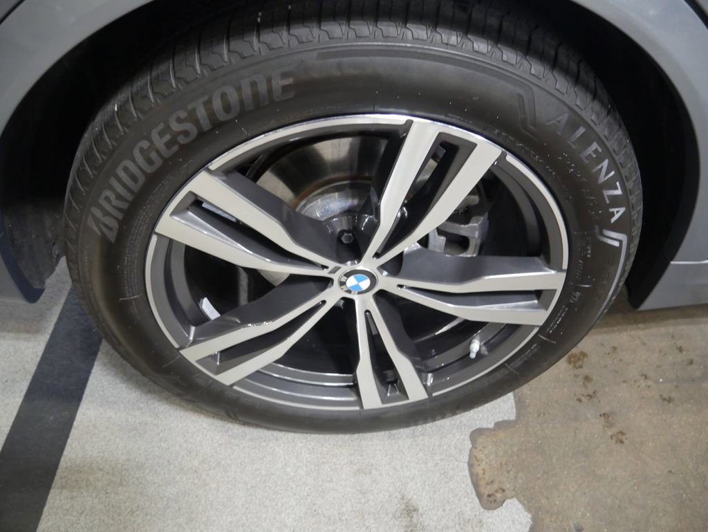 Used 2023 BMW X7 xDrive40i w/ M Sport Package AWD/4WD image 13