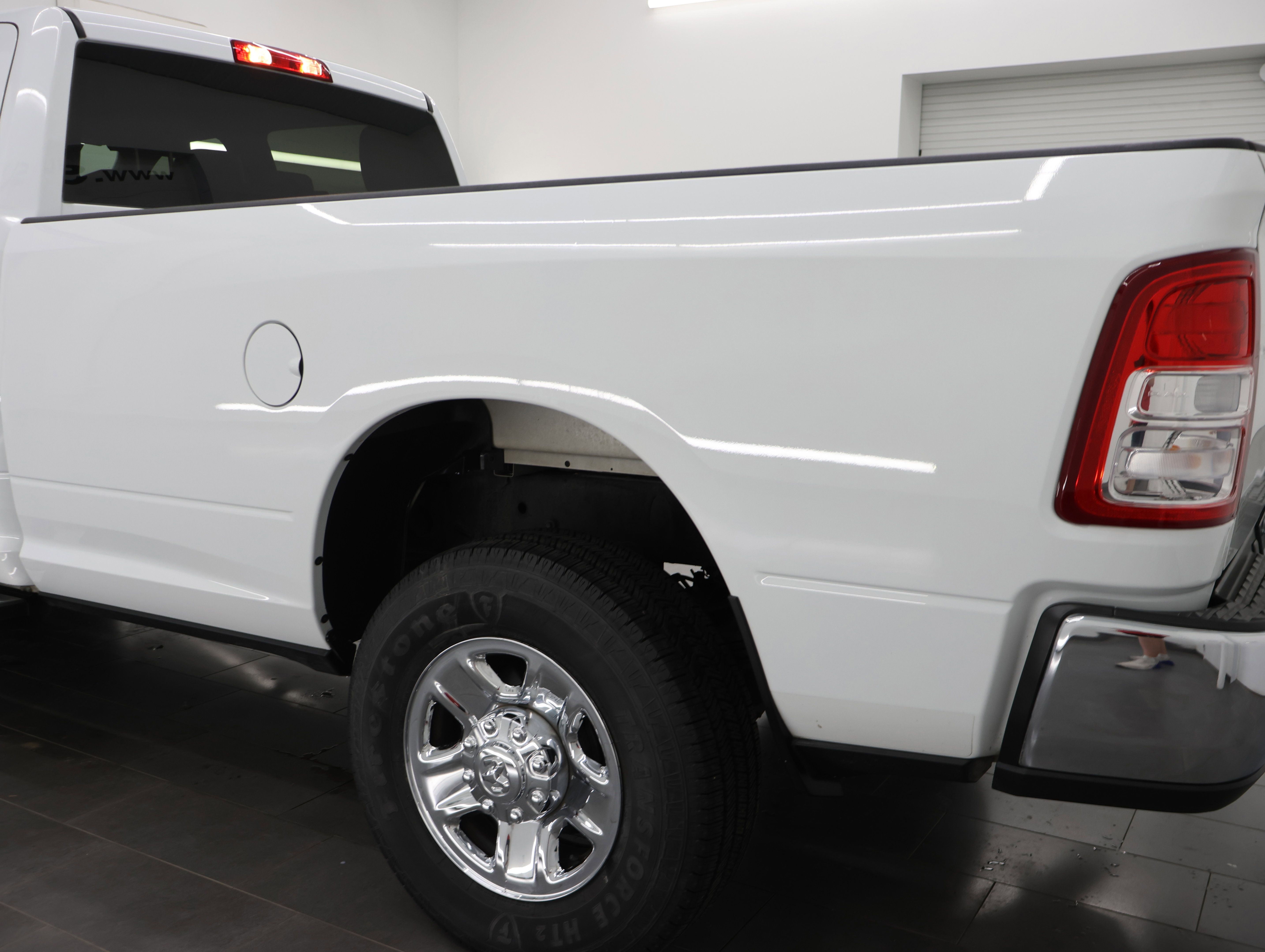 Used 2024 RAM 3500 Tradesman w/ Chrome Appearance Group AWD/4WD image 31