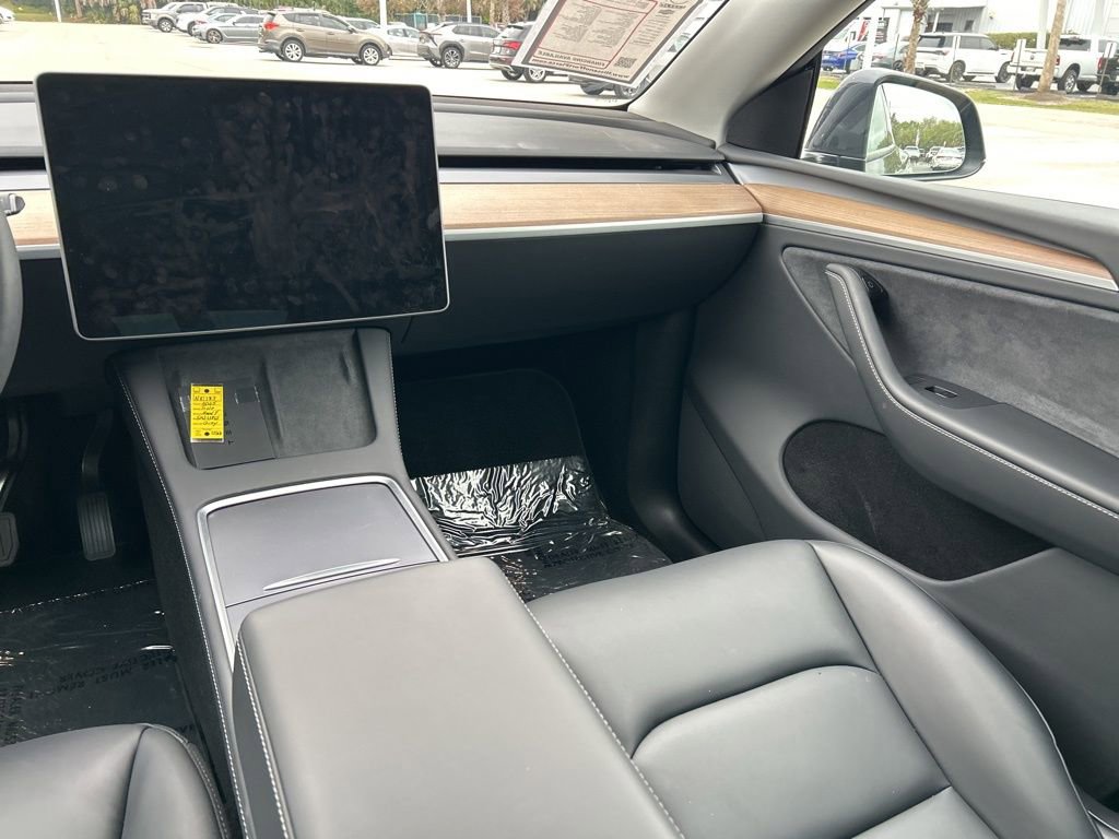 Used 2025 Tesla Model Y Long Range image 11