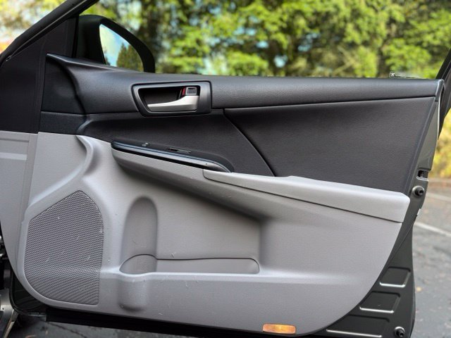 Used 2014 Toyota Camry LE FWD image 16