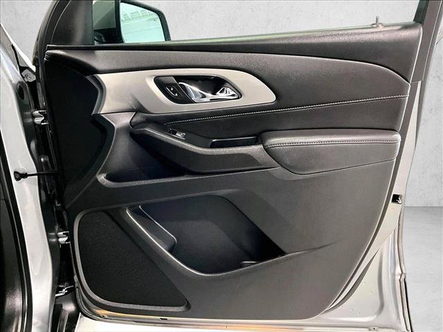 Used 2023 Chevrolet Traverse LT FWD image 19