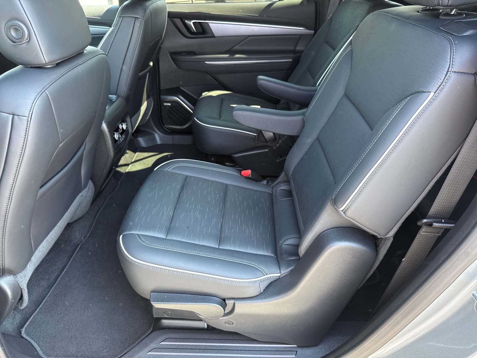 Used 2025 Buick Enclave Sport Touring image 11