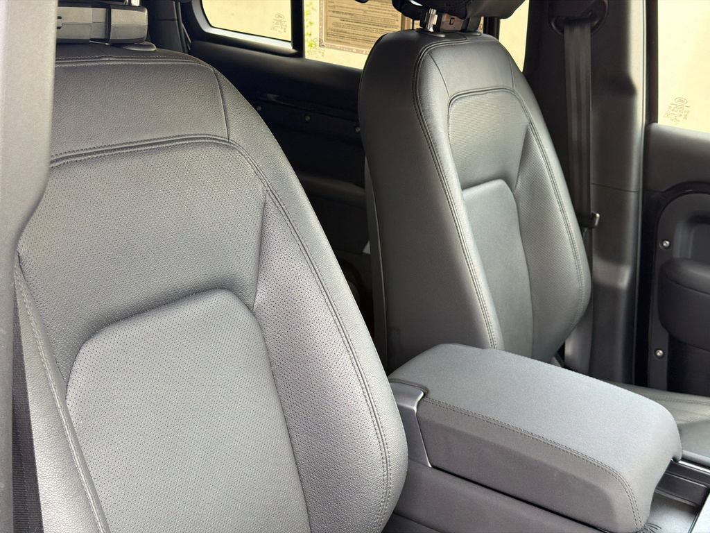 Used 2023 Land Rover Defender 110 S AWD/4WD image 10