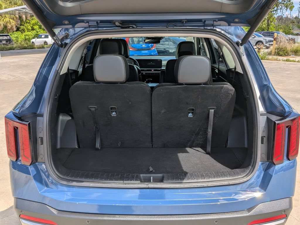 Certified 2025 Kia Sorento EX w/ Panoramic Sunroof Package FWD image 12