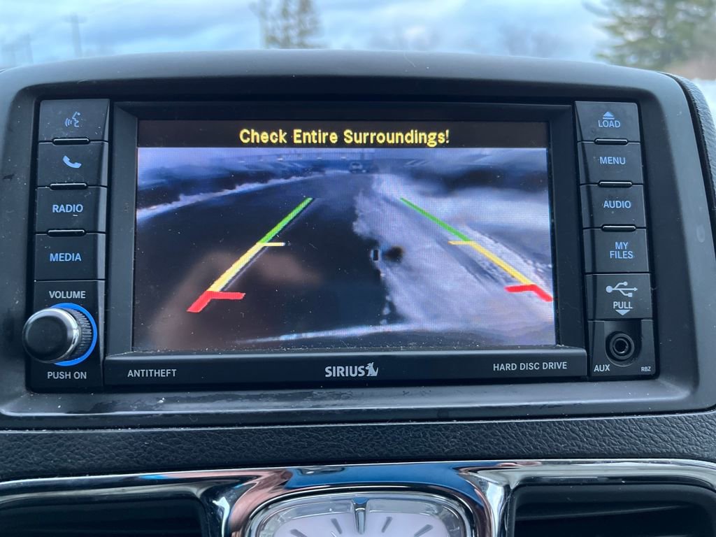 Used 2016 Chrysler Town & Country Touring w/ Driver Convenience Group image 19