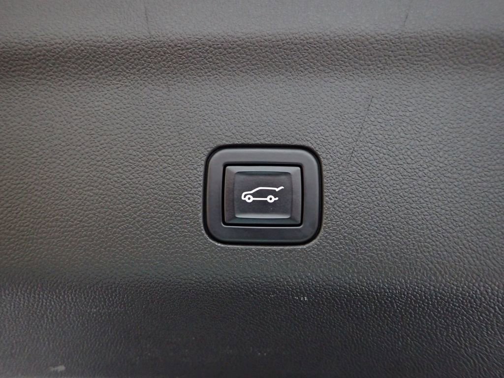 Used 2022 Chevrolet Tahoe Z71 w/ Off-Road Capability Package AWD/4WD image 18