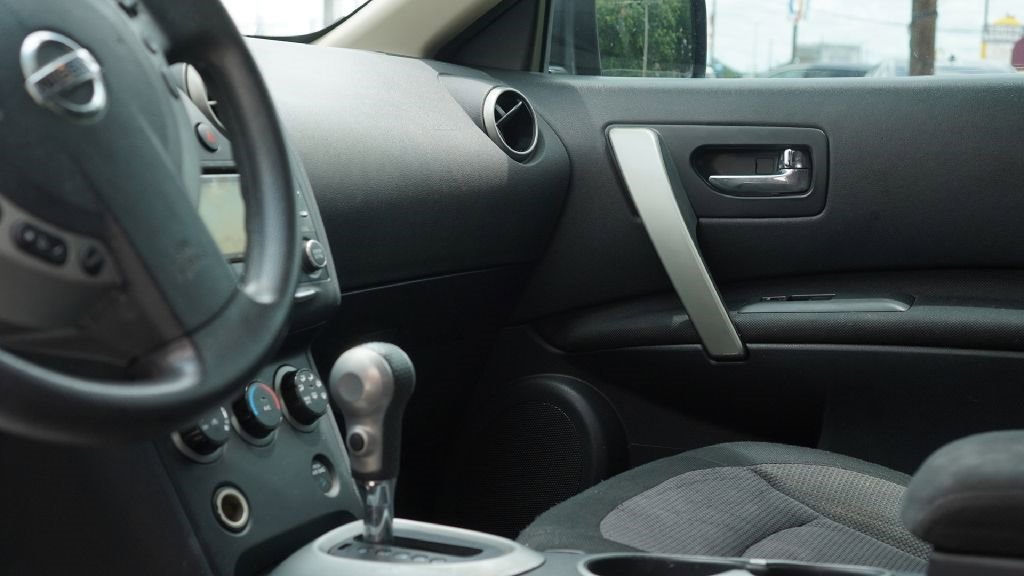 Used 2013 Nissan Rogue SV image 8