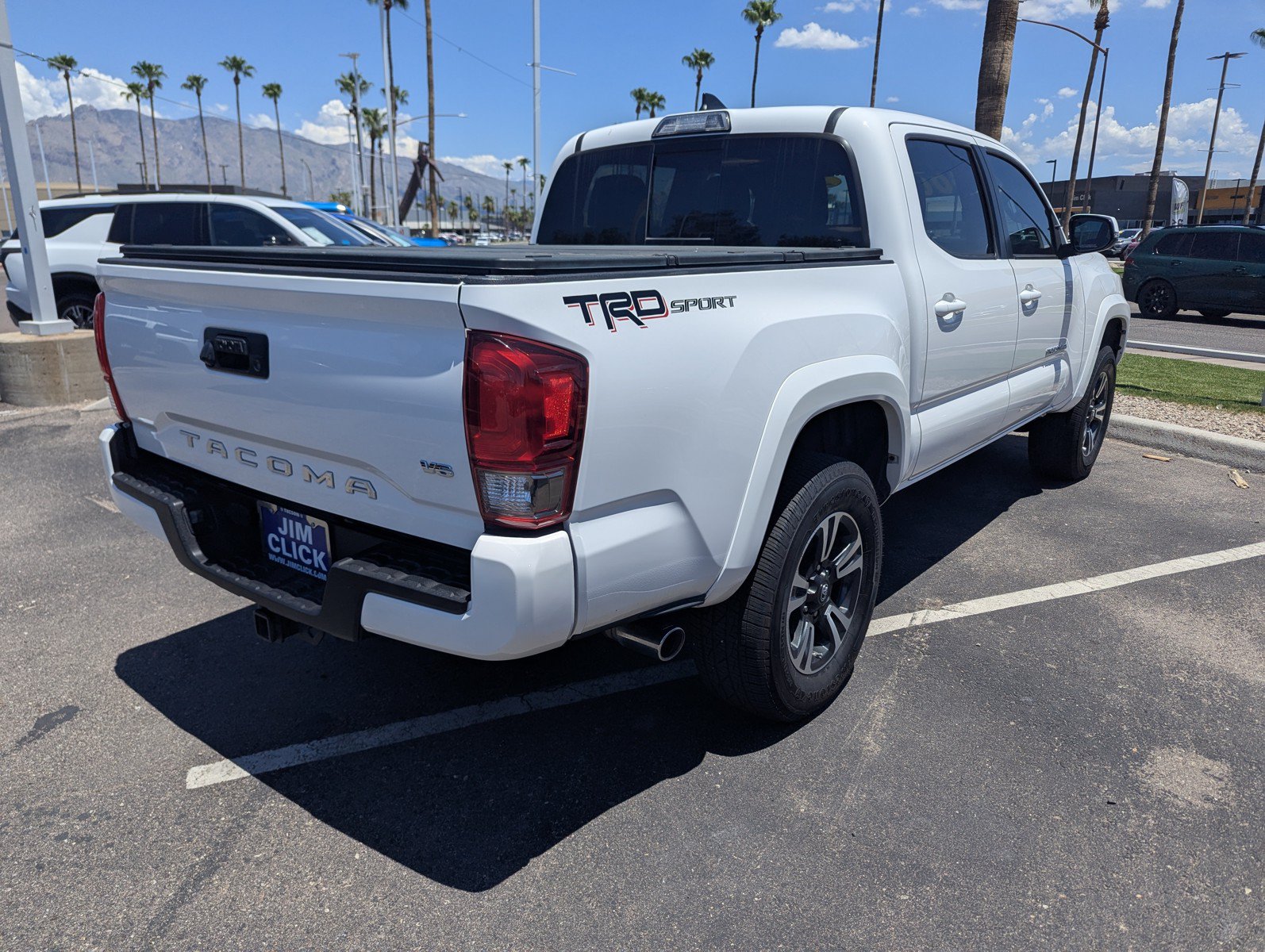 Used 2017 Toyota Tacoma TRD Sport w/ Tow Package RWD image 2