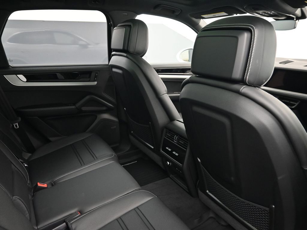 New 2026 Porsche Cayenne S image 7