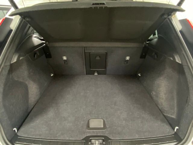 Used 2025 Volvo XC40 B5 Core AWD/4WD image 9