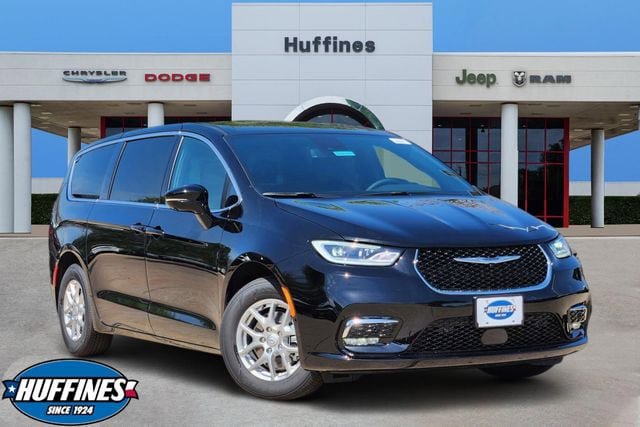 New 2026 Chrysler Pacifica Select