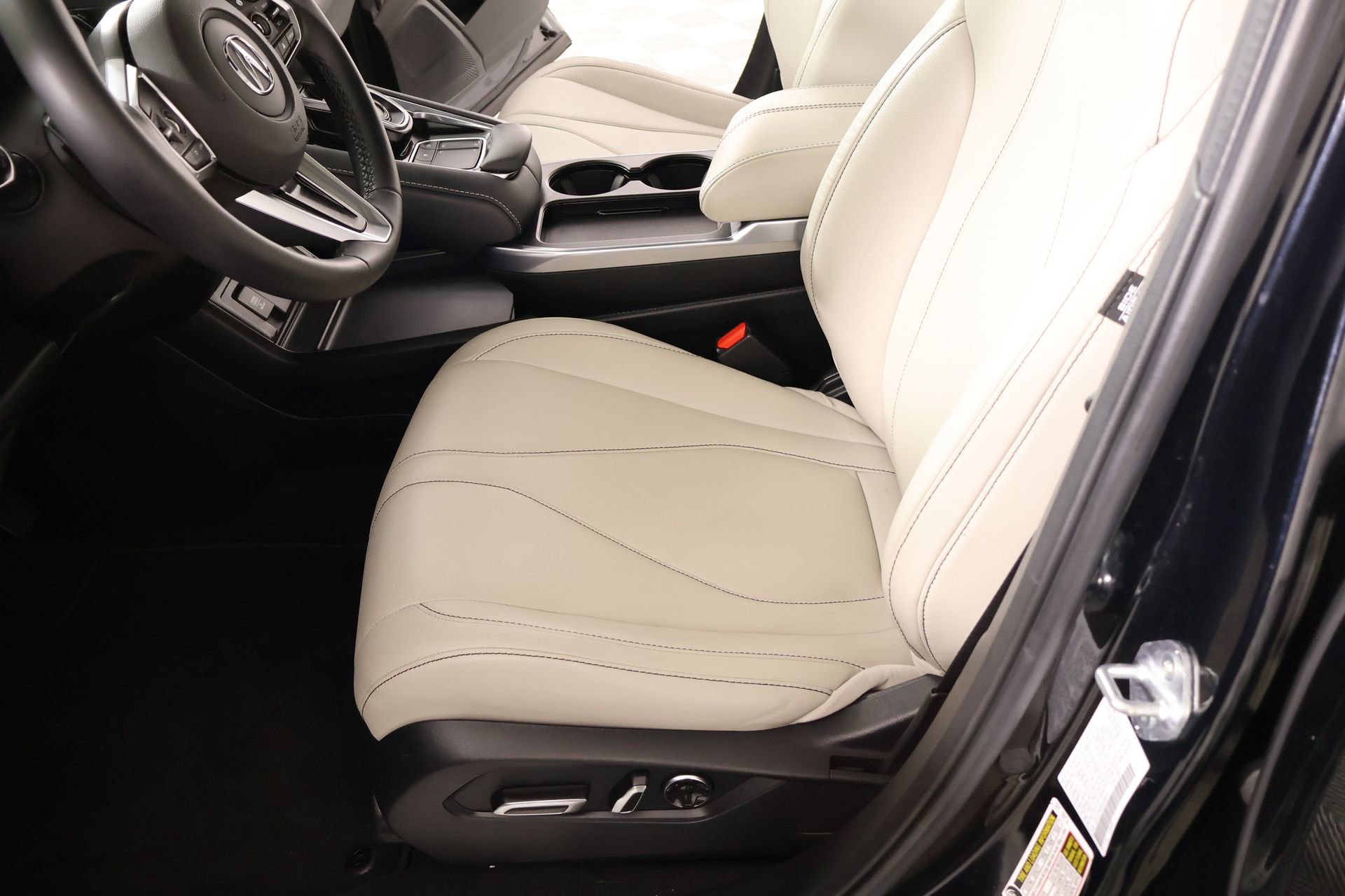 Used 2025 Acura RDX SH-AWD image 11