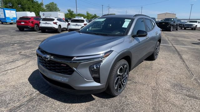 New 2026 Chevrolet Trax RS w/ Sunroof Package FWD image 6