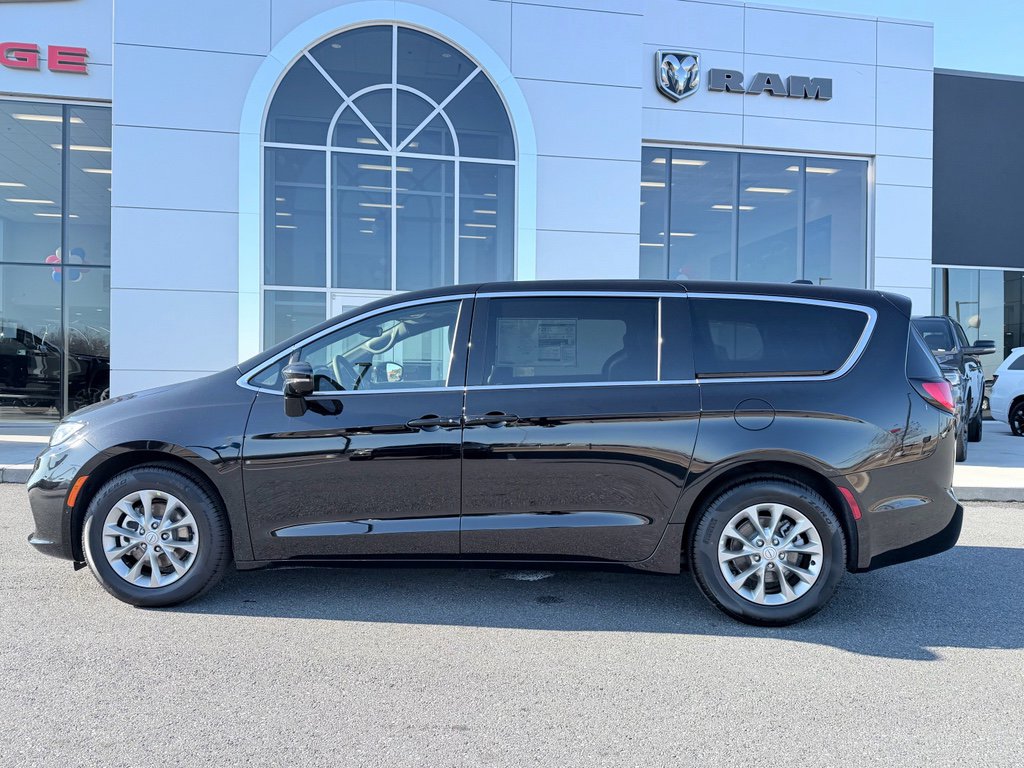 New 2026 Chrysler Pacifica Limited image 4