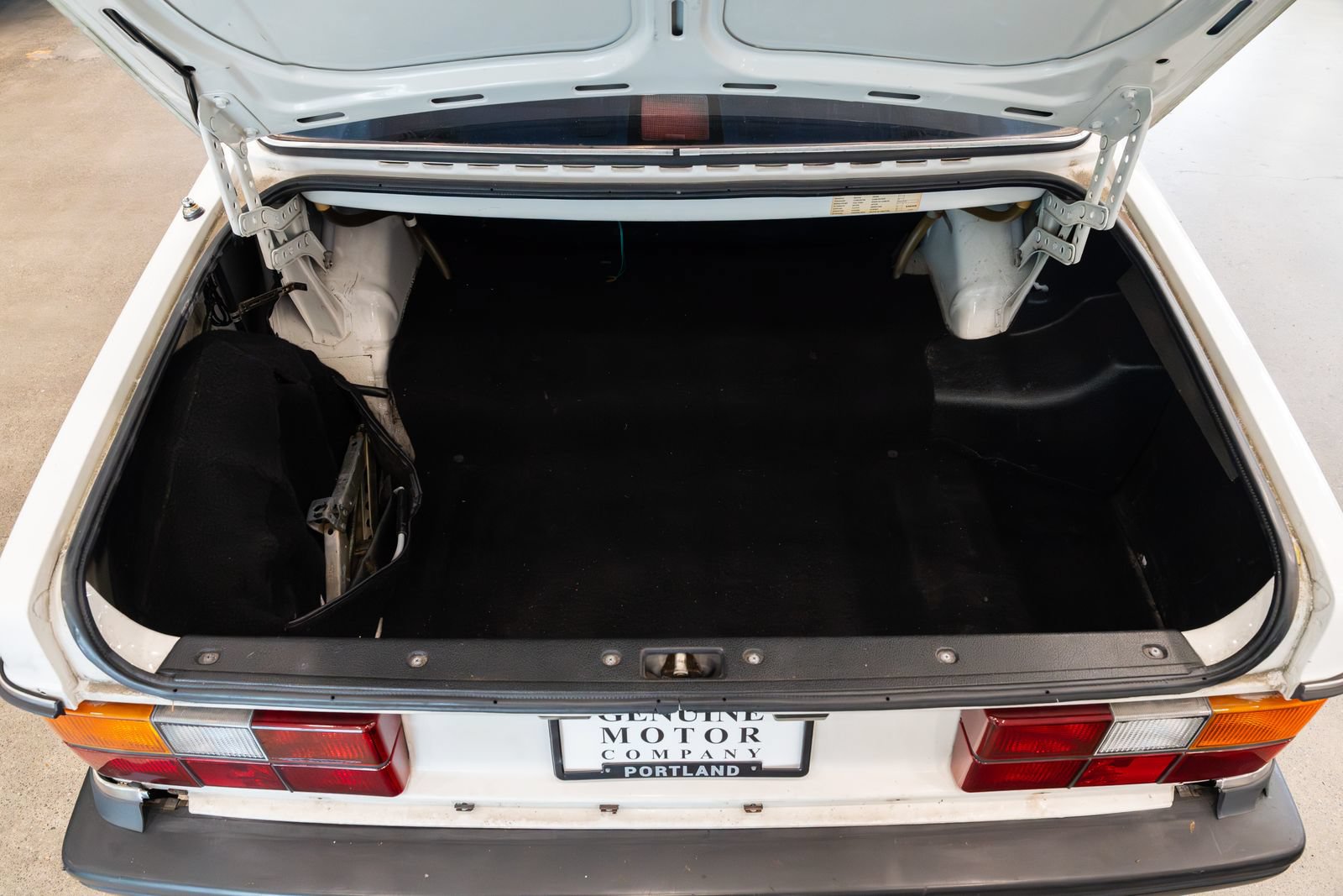 Used 1989 Volvo 240 DL RWD image 8