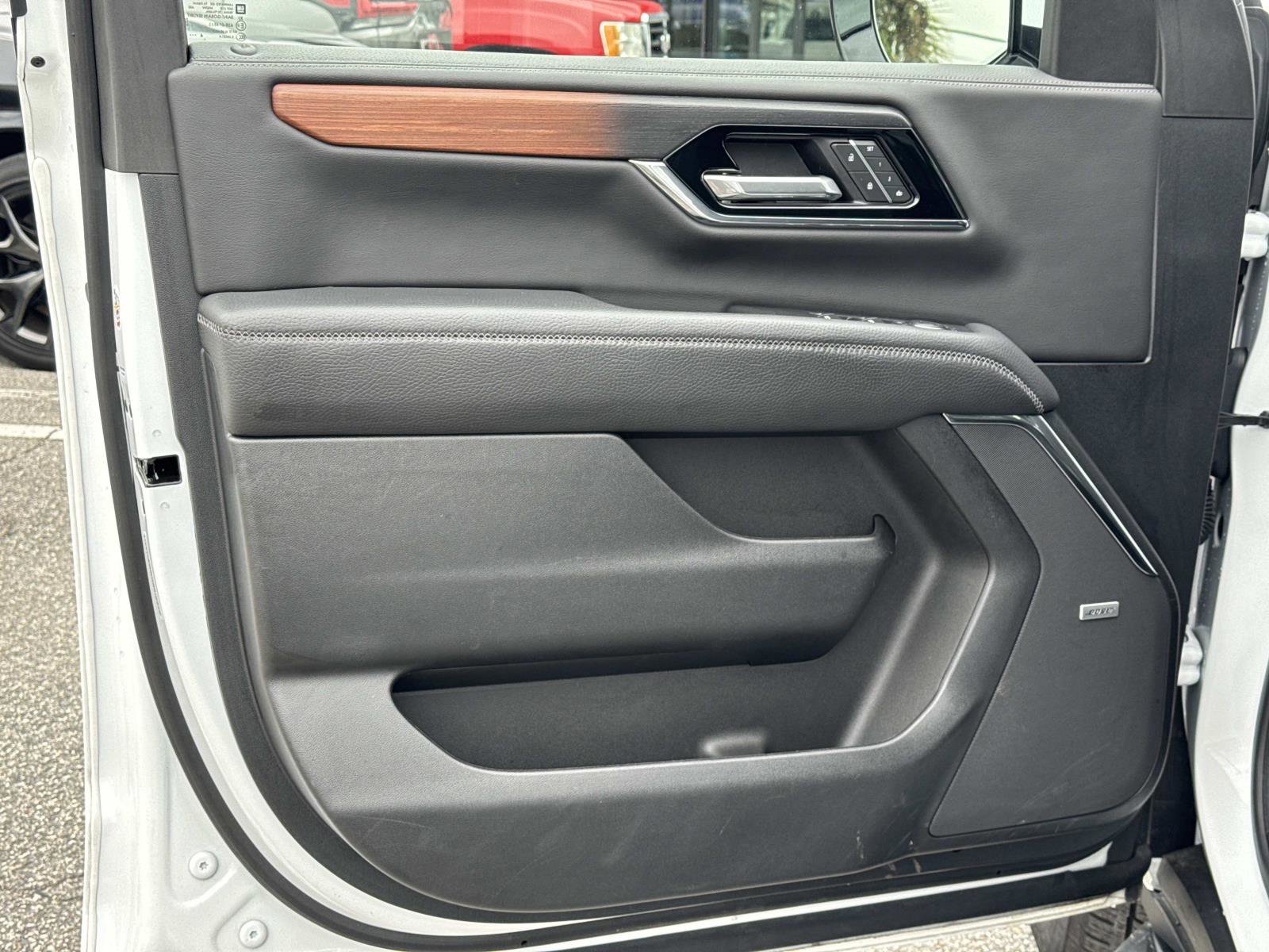 Used 2025 GMC Yukon Denali image 18