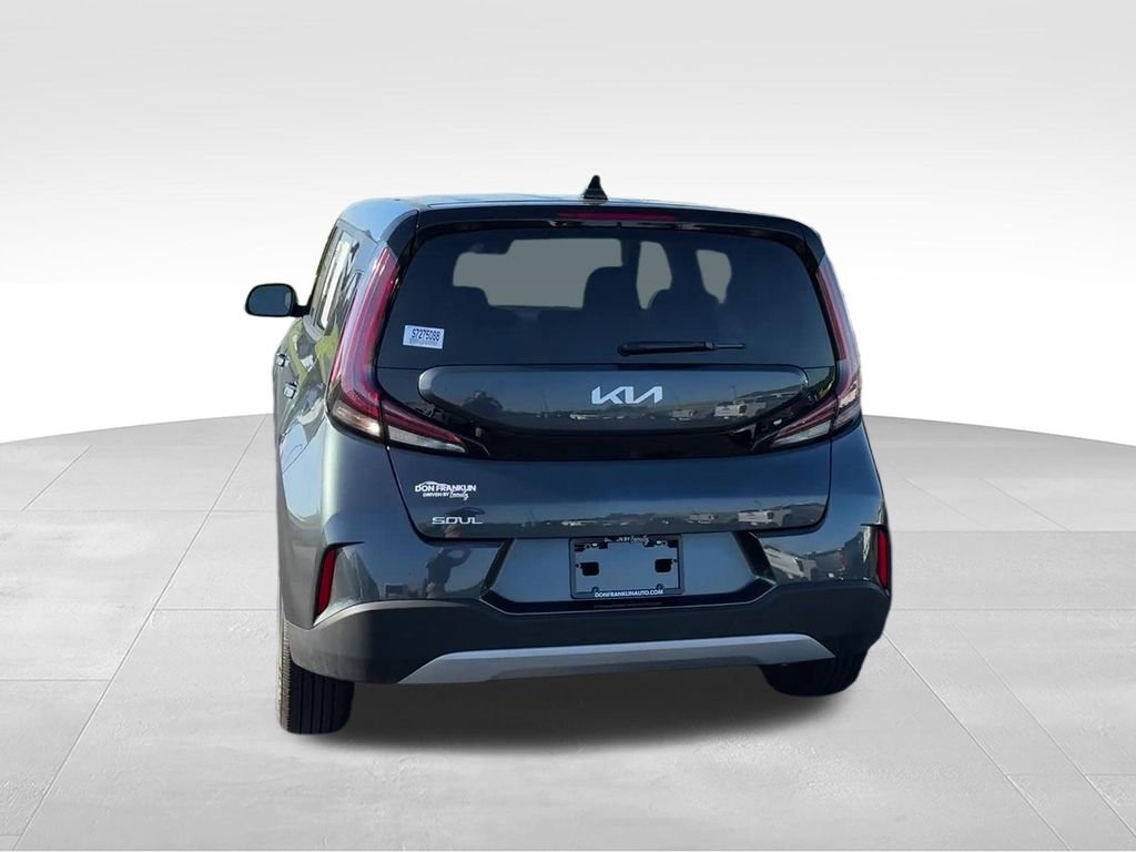 Used 2025 Kia Soul LX w/ LX Technology Package FWD image 5
