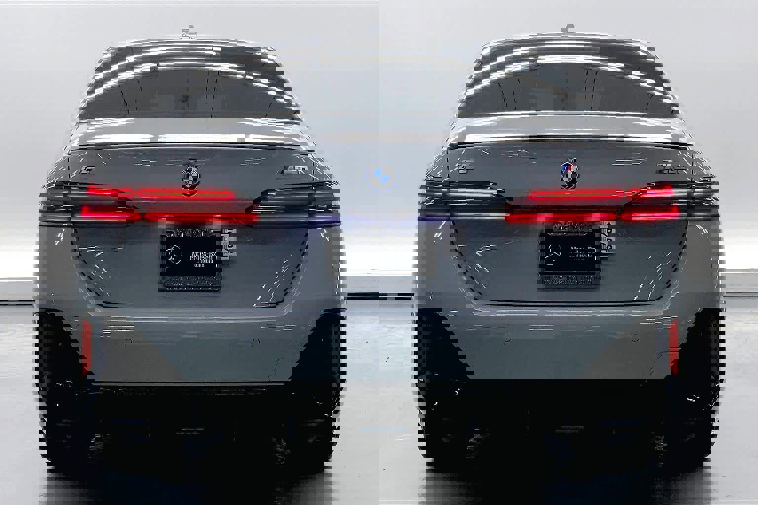 Used 2024 BMW i5 M60 w/ Premium Package image 3