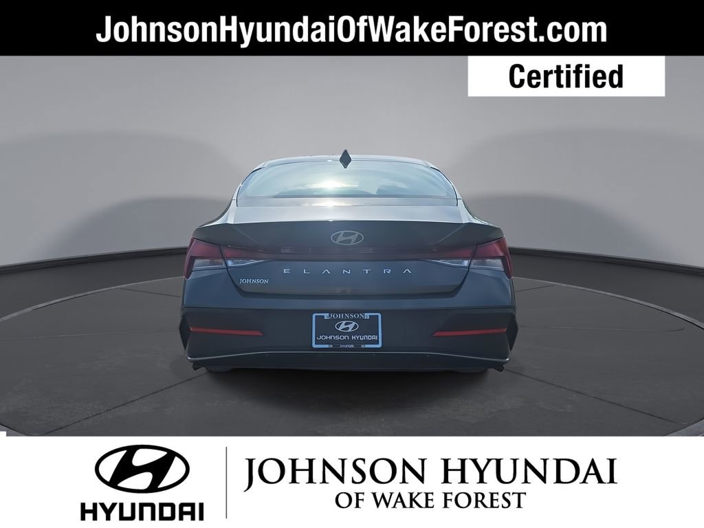 Certified 2025 Hyundai Elantra SE image 14