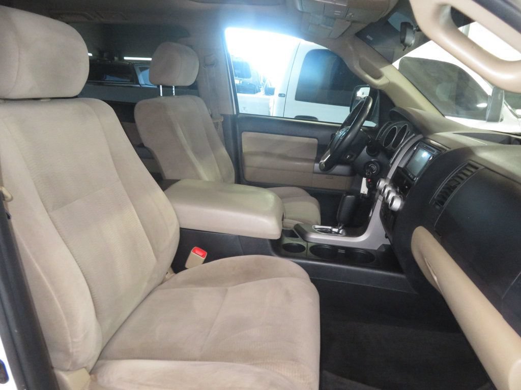 Used 2015 Toyota Sequoia SR5 AWD/4WD image 37