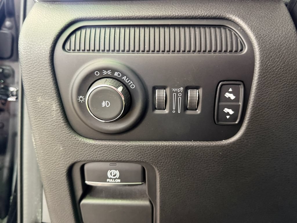 Used 2023 Jeep Wagoneer L Series II AWD/4WD image 17