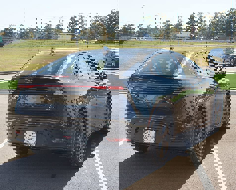 Used 2024 Toyota Prius LE image 16