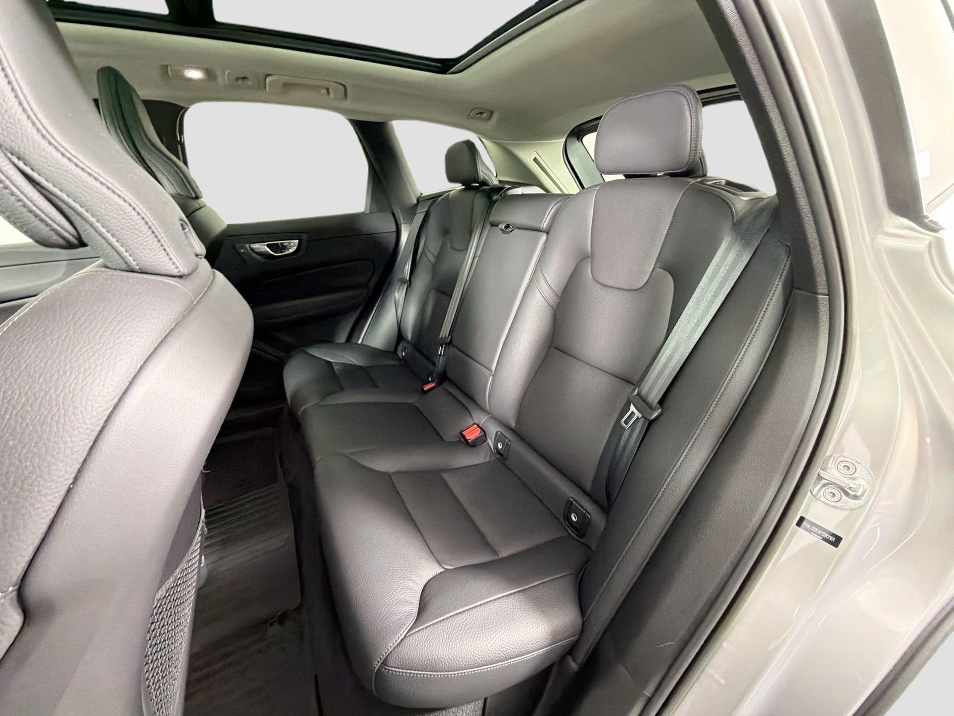 Certified 2023 Volvo XC60 B5 Plus w/ Protection Package Premier FWD image 25