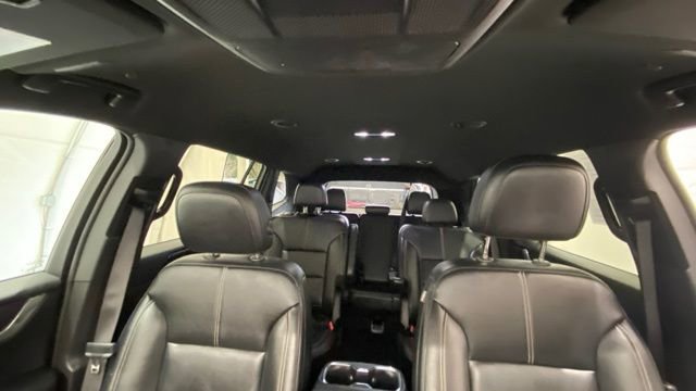 Used 2024 GMC Acadia Elevation image 31