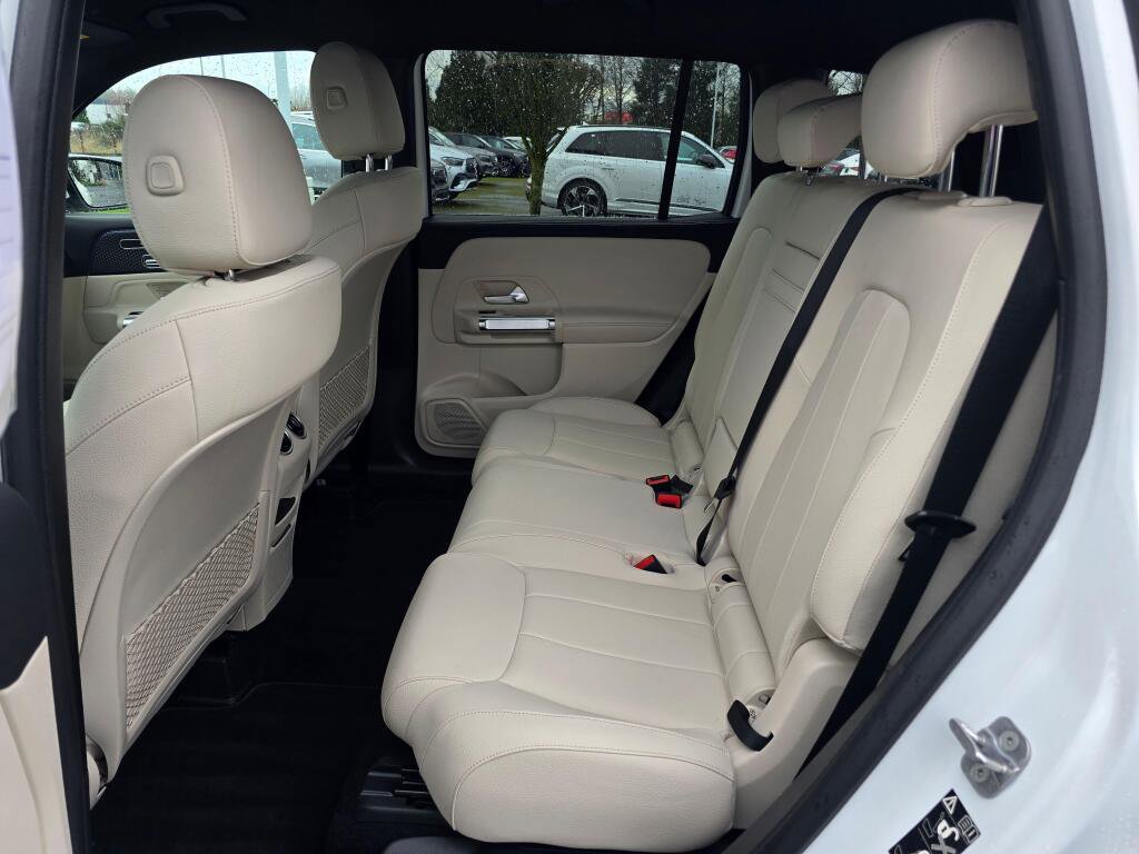 Used 2025 Mercedes-Benz GLB 250 4MATIC image 18