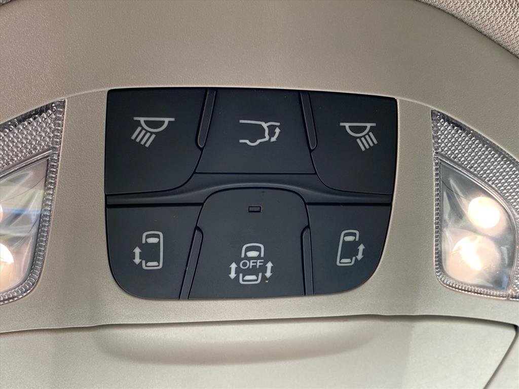 Used 2022 Chrysler Pacifica Limited AWD/4WD image 17