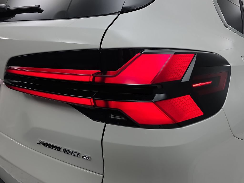 New 2026 BMW X5 xDrive50e image 33