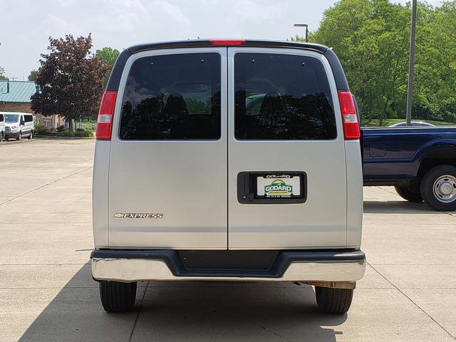 Used 2018 Chevrolet Express 3500 LT w/ LT Preferred Equipment Group RWD image 4