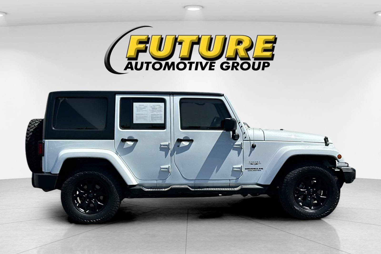 Used 2017 Jeep Wrangler Unlimited Sahara w/ Connectivity Group AWD/4WD image 3