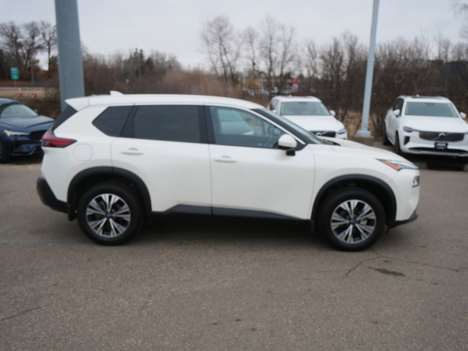 Used 2023 Nissan Rogue SV image 8