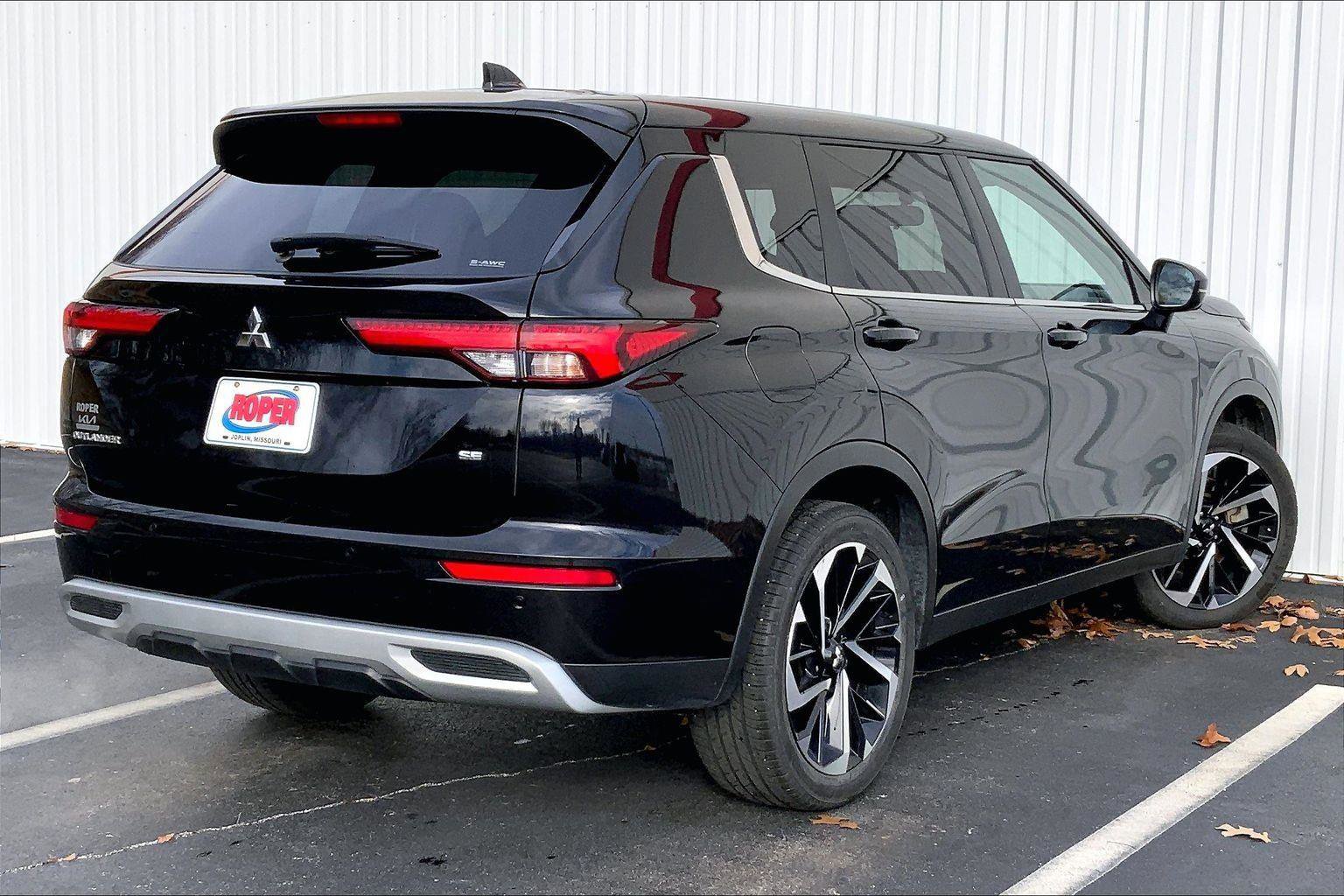 Used 2024 Mitsubishi Outlander SE image 11