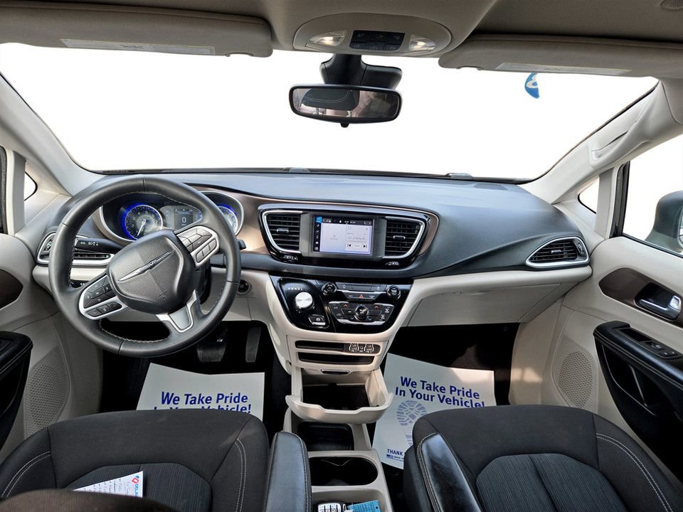 Used 2023 Chrysler Voyager LX image 13