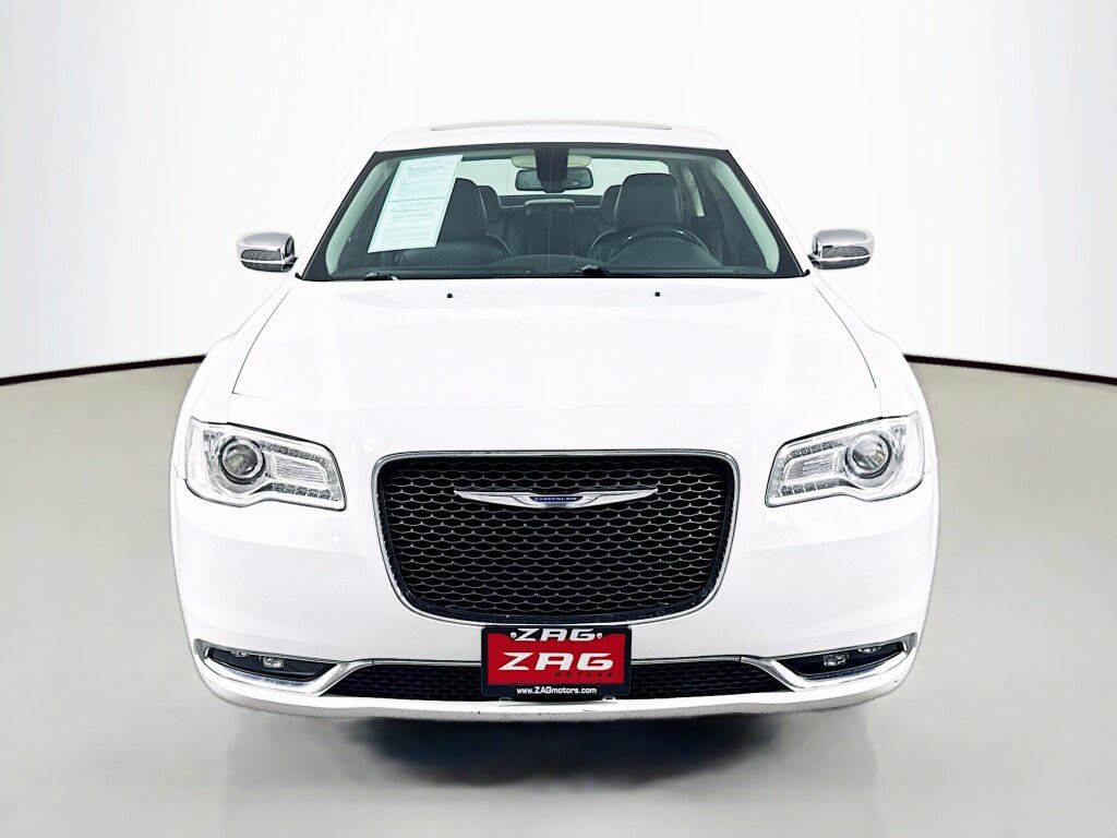 Used 2017 Chrysler 300 C RWD image 8
