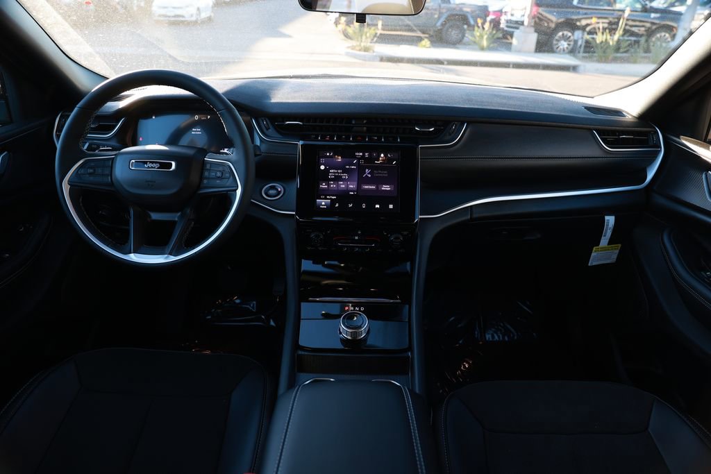 New 2025 Jeep Grand Cherokee Altitude AWD/4WD image 20