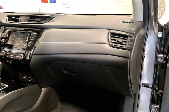 Used 2019 Nissan Rogue SV w/ Premium Package image 26