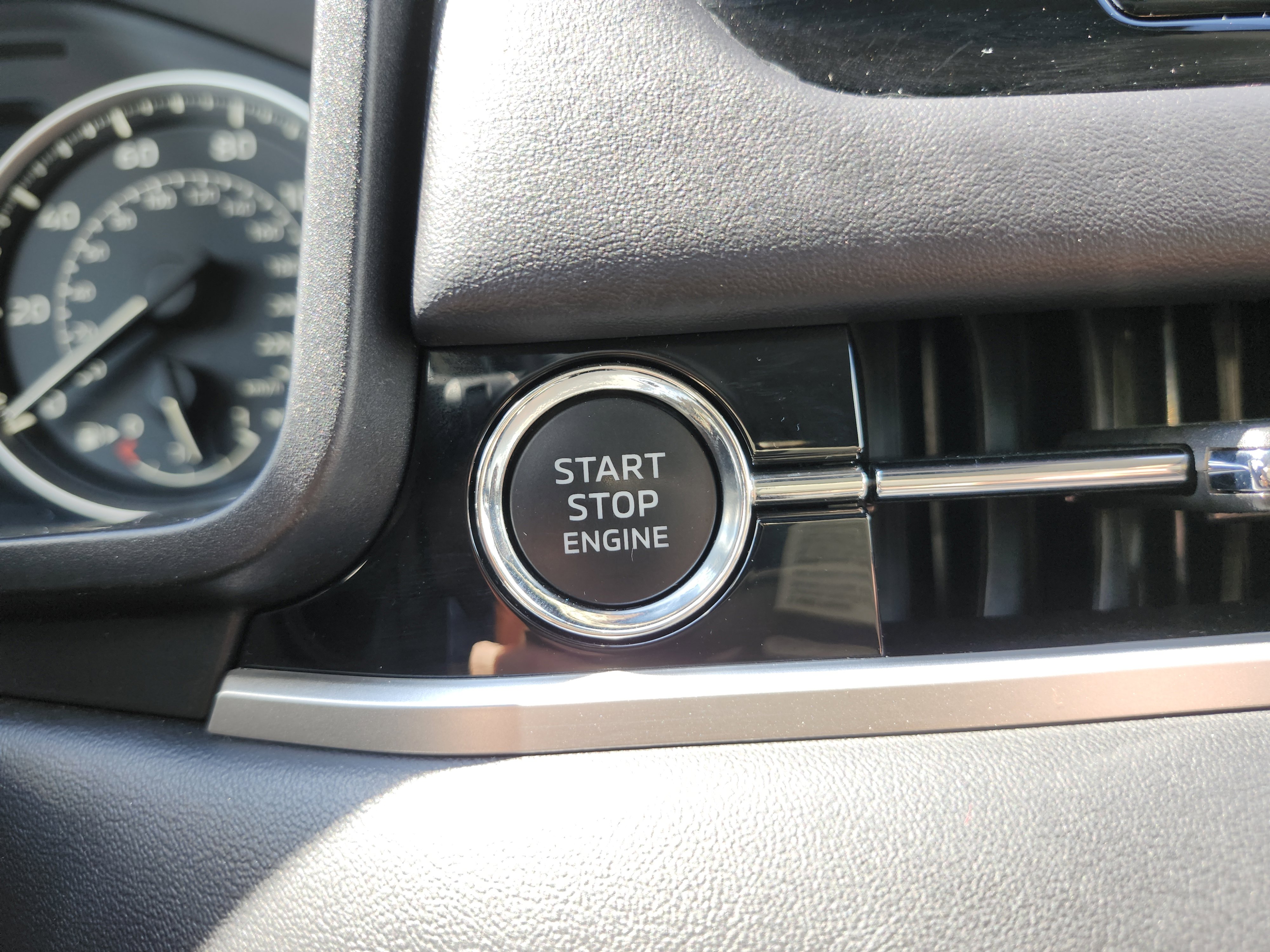 Used 2025 Mitsubishi Outlander SE AWD/4WD image 9