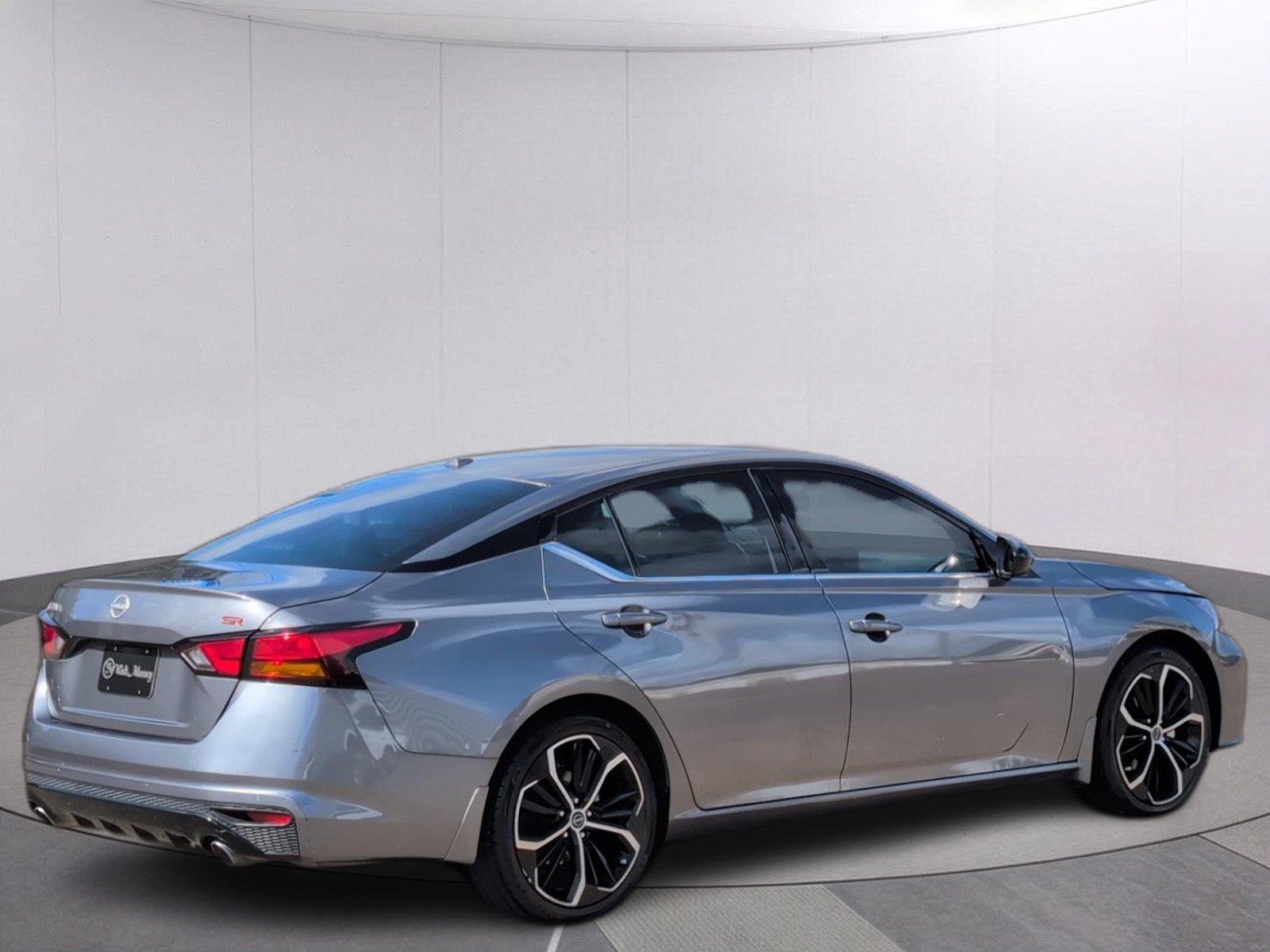 Used 2024 Nissan Altima 2.5 SR w/ SR Premium Package FWD image 6