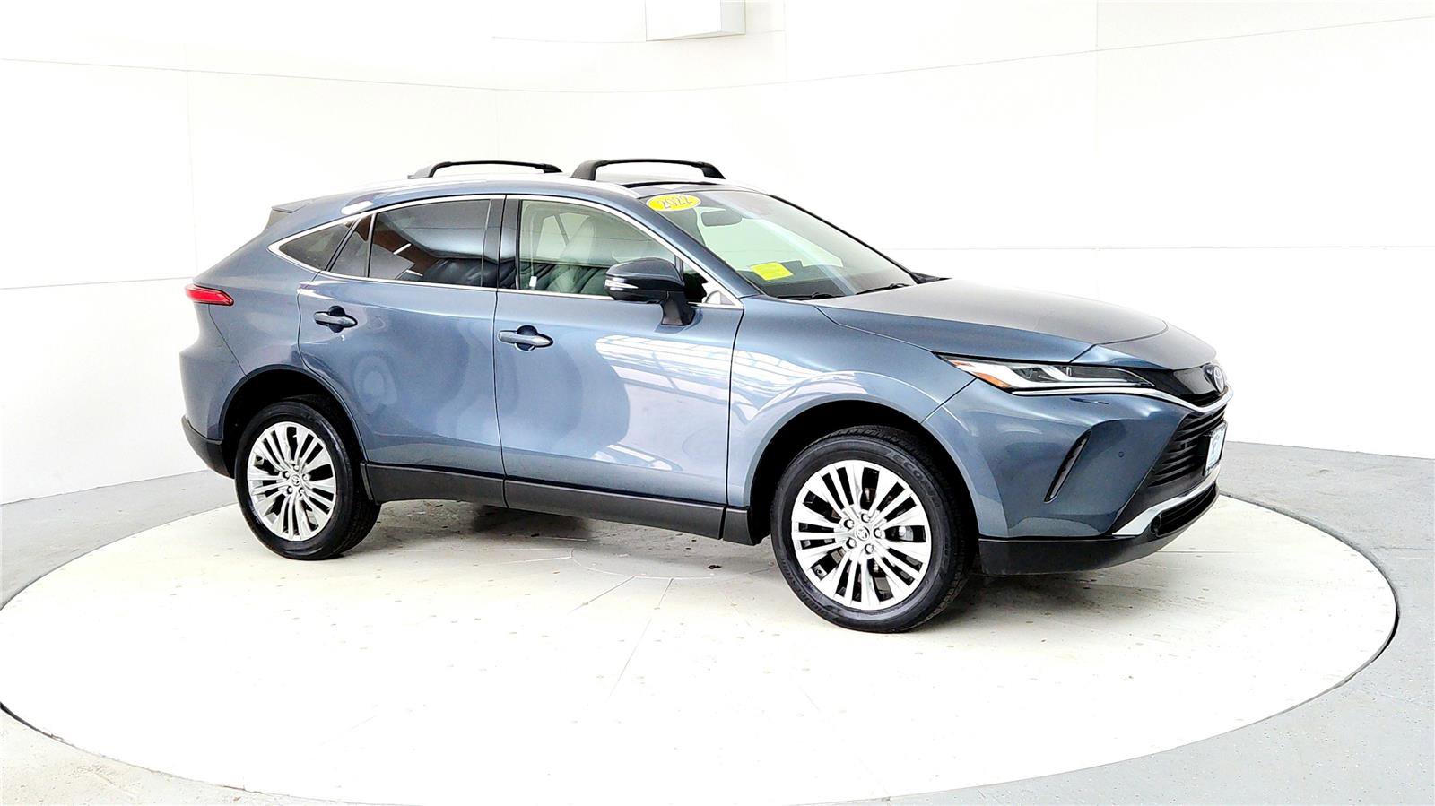 Certified 2022 Toyota Venza XLE image 7