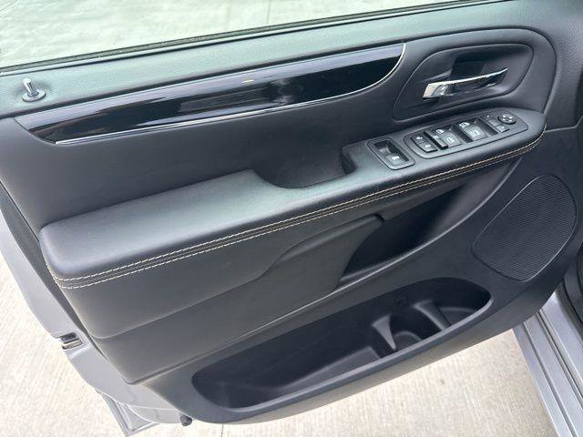 Used 2018 Dodge Grand Caravan SE image 19