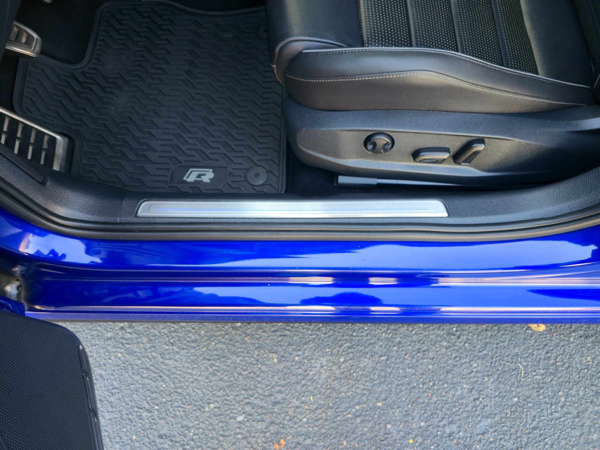 Used 2019 Volkswagen Golf R 4-Door AWD/4WD image 14