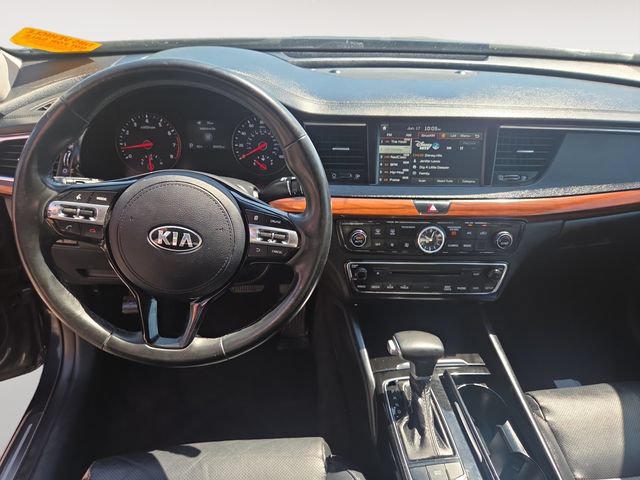 Used 2017 Kia Cadenza Premium w/ Luxury Package FWD image 10
