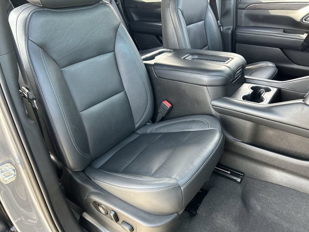 Used 2021 Chevrolet Tahoe Z71 w/ Luxury Package AWD/4WD image 28