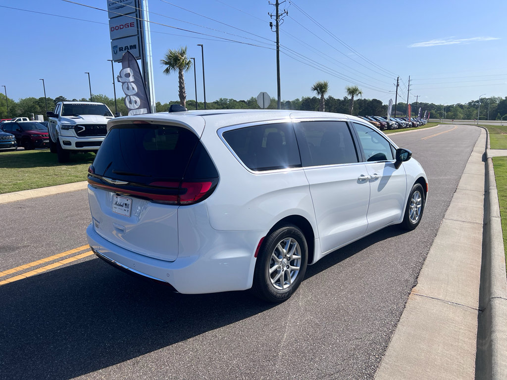 New 2026 Chrysler Pacifica Select FWD image 4